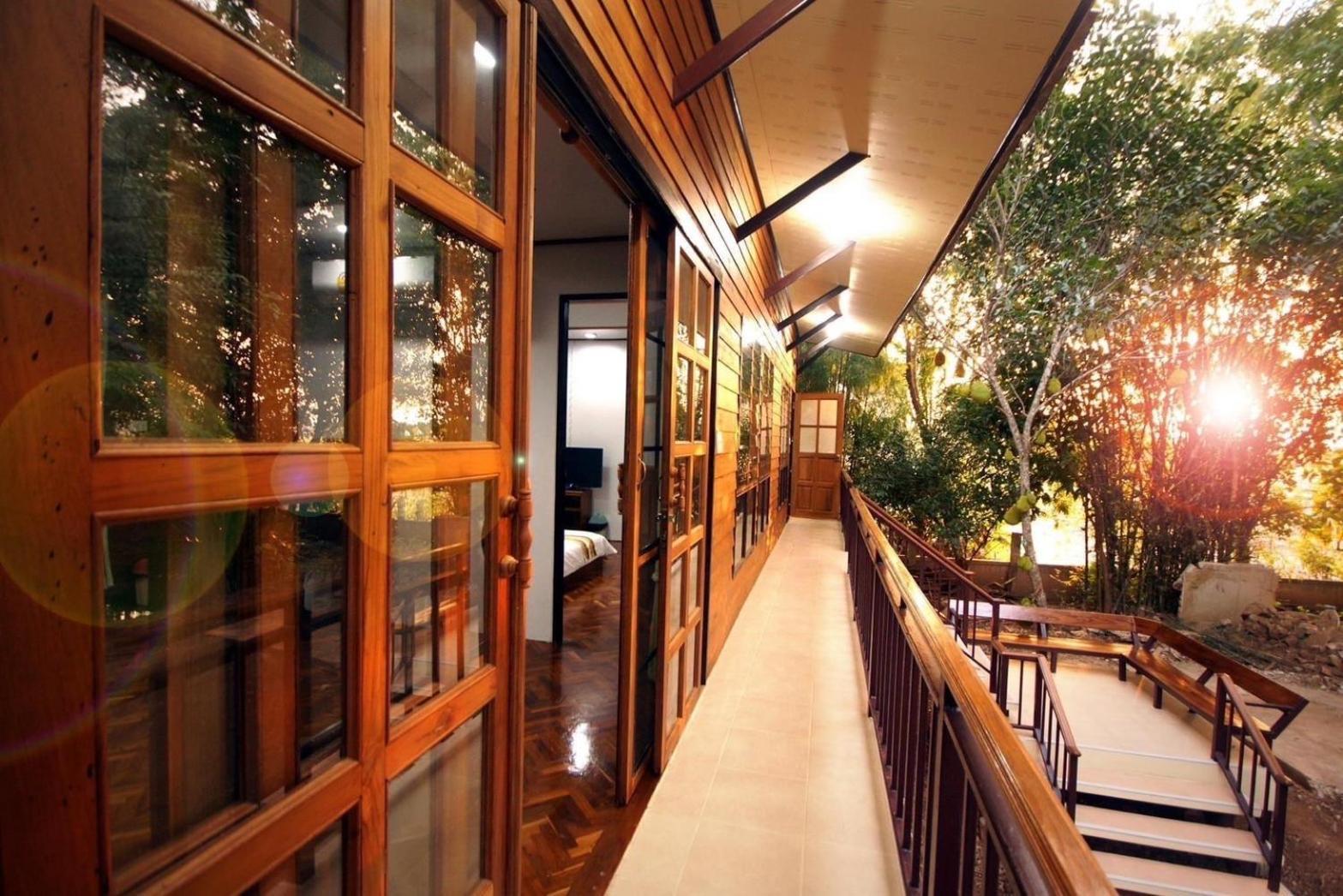 Apartmán เรือนสารภี Phrae Exteriér fotografie